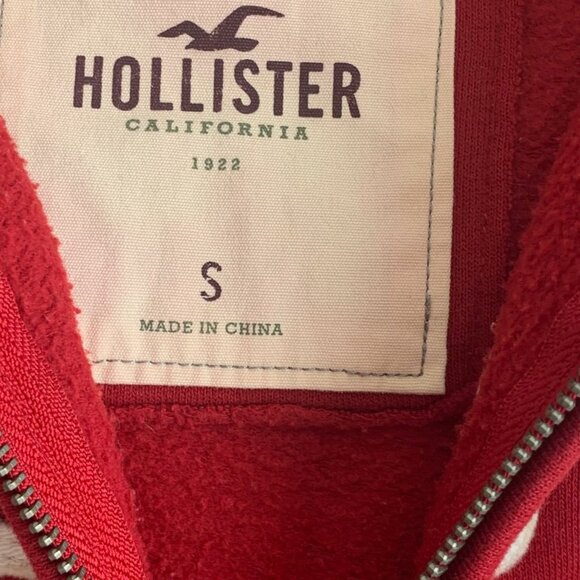 Hollister - Picture 2 of 4